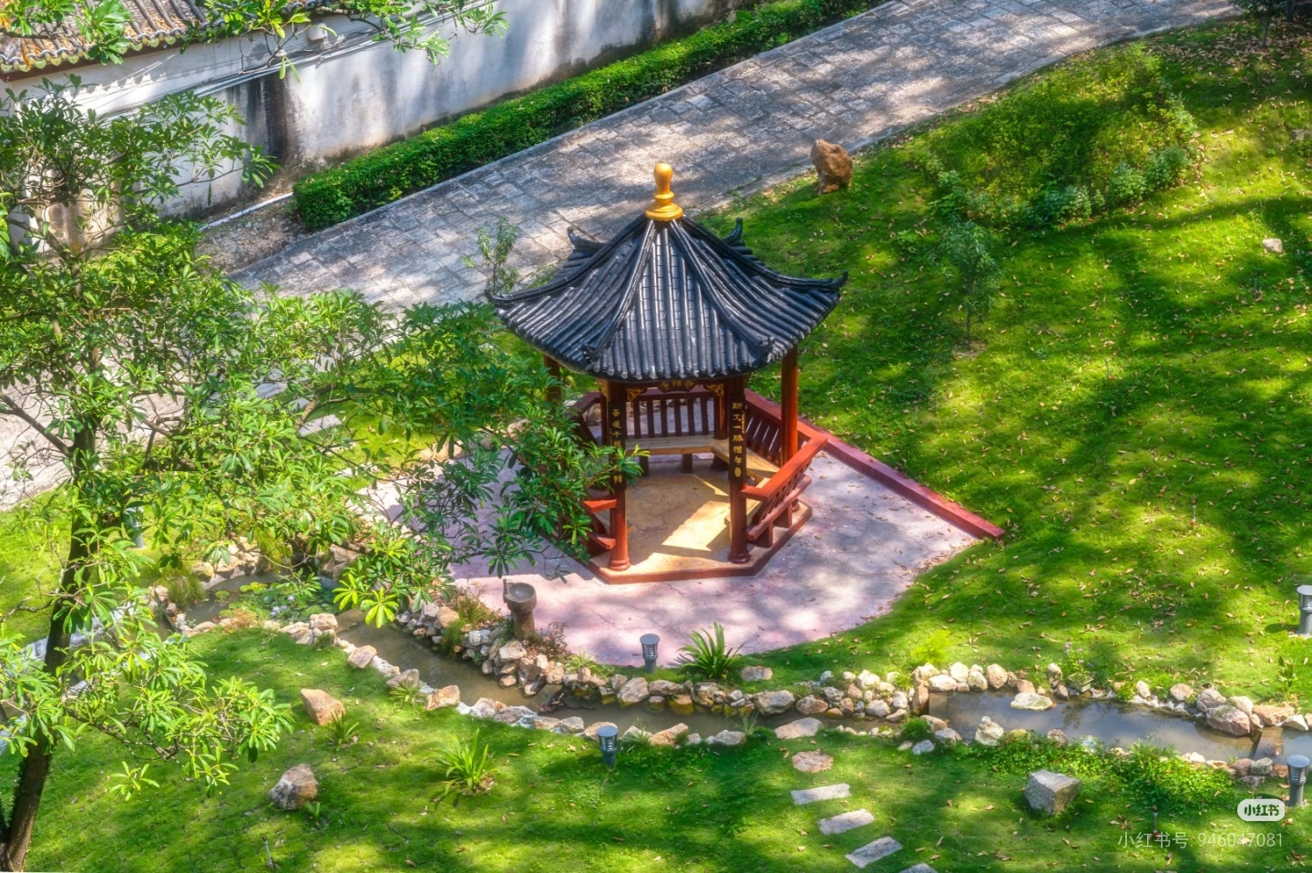 校园小亭